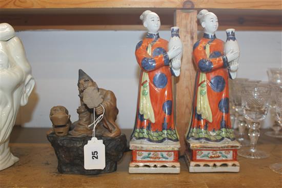 Pr Chinese porcelain figures and a similar stoneware group